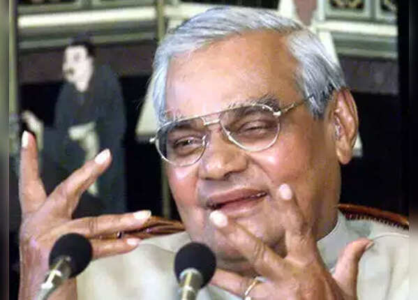 रखी आम आदमी की प्रगति की बात