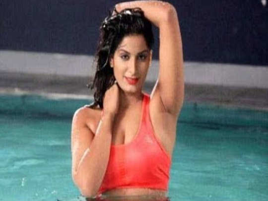 poonam dubey bold photo: भोजपुरी ऐक्ट्रेस पूनम दुबे ने शेयर की अपनी बोल्ड तस्वीर - bhojpuri actress poonam dubey post her bold and hot photo on instagram | Navbharat Times
