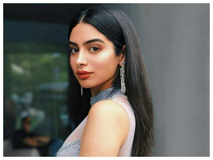 Movie Khushi Kapoor Birthday See Her Hot And Stylish Photos | Navbharat Times Photogallery
