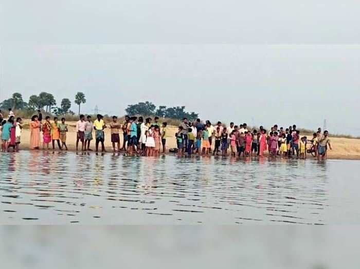 River অজয র চ র গর ত তল য ম ত ব যবস য Man Drowned In Ajay River At Katwa Eisamay