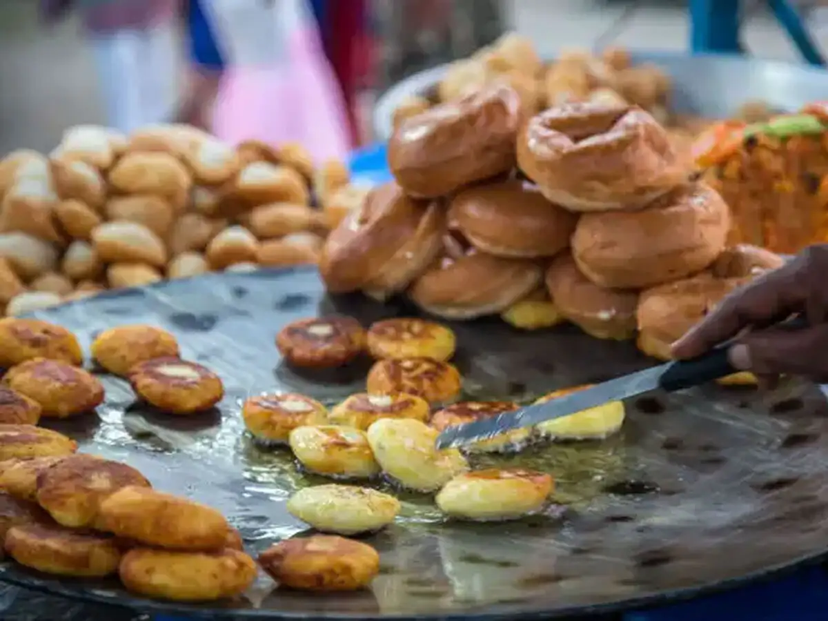 बाहर का खाना आपको दे सकता है ये गंभीर बीमारी