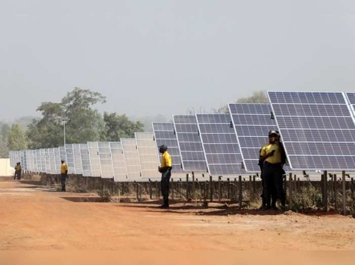 શાપૂરજીના સોલાર પાર્ક, મિત્રા એનર્જી પર KKRની નજર