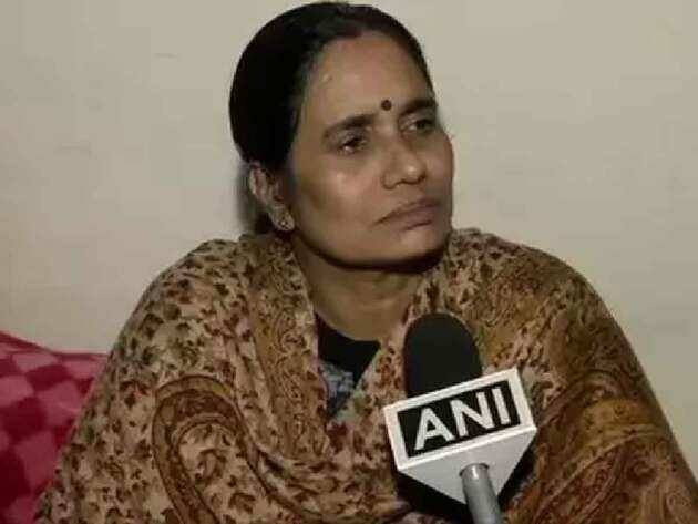 निर्भया की मां आशा देवी निर्भया की मां आशा देवी