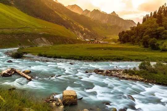 romantic destinations: അവളോട് ഐ ലവ് യു പറയാന് ഈ സ്ഥലങ്ങള് - top romantic places in india where you can propose your lover so that they cant reject | Samayam Malayalam