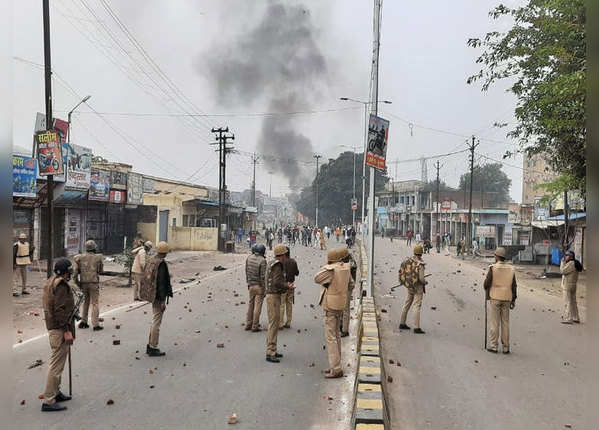  Opposition also got chance of attack on government "title =" Opposition also got chance of attack on government "width =" 600 "height =" 430 "/> <p> There were reports of all-round uproar over the citizenship law in UP. Internet was shut down in the hurried districts. In 25 districts including Lucknow, internet is still off. The government has ordered that till 23 December Internet facilities will be closed in 25 districts along with Lucknow. </p> </p></div> </li> <li> <div class=