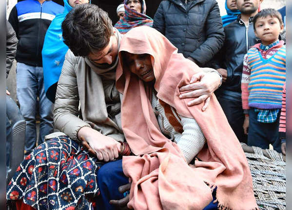  From the families of the deceased Priyanka reached to meet "title =" Priyanka reached the families of the dead "width =" 600 "height =" 430 "/> <p> Two people were killed in a violent demonstration in Bijnor on 20 December regarding citizenship law. . Congress General Secretary Priyanka Gandhi reached Bijnor to meet the families of the deceased. Priyanka said, these murders have happened in very strange circumstances. </p> </p></div> </li> <li> <div class=