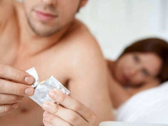Sex with boss: Boss insists on having sex without condom - मेरी बॉस बिना  कॉन्डम के सेक्स करने की जिद करती है