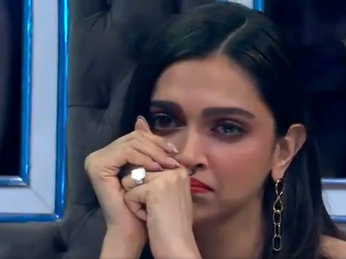 deepika padukone cries in dance plus 5: VIDEO: ...और शो के दौरान सबके सामने  रो पड़ीं दीपिका पादुकोण - deepika padukone cries in dance reality show  dance plus 5 during chhapaak promotion | Navbharat Times