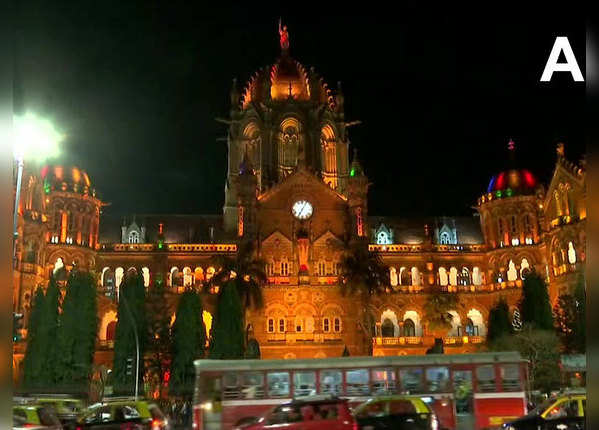  LITTLE MUMBAI MUMBAI "title =" MAGIC LIFE MUMBAI MILL "width =" 600 "height =" 430 "/> <p> The Chhatrapati Shivaji Maharaj Terminus railway station in Mumbai has also been specially decorated on the occasion of New Year. It lights up at night. </p> </p></div> </li> <li> <div class=