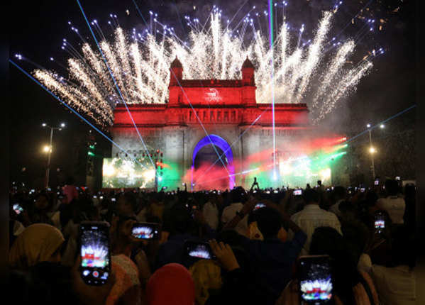  New Year "Welcome to Jhoom aur India" title = "The whole of India jhoom aur in New Year's Welcome" width = "600" height = "430" /> <p> The year has changed. Entry in 2020 with happiness across the country There is an atmosphere of this. Everyone is busy in welcoming the new year. Somewhere people are singing and singing and somewhere they are praying for the year to be filled with happiness. The soldiers of the 3rd Army have also welcomed the new year. Let us see every special picture of the celebration … </p> </p></div> </li> <li> <div class=