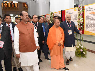 लखनऊ में आयोजित सम्मेलन में हिस्सा लेने पहुंचे ओम बिरला लखनऊ में आयोजित सम्मेलन में हिस्सा लेने पहुंचे ओम बिरला