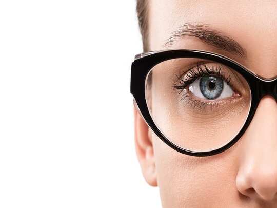 headache from new glass frame: ஒவ்வொரு முறை புதிதாக கண்ணாடி அணியும்போது  தலைவலி ஏற்படுவதற்கான காரணம் என்ன ? - Samayam Tamil
