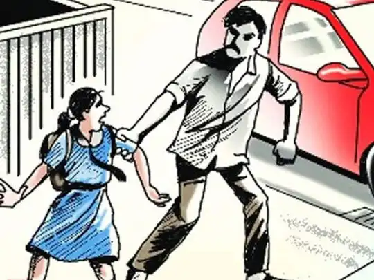 Sitapur news, सीतापुरः नाबालिग को अगवा कर धर्म परिवर्तन का प्रयास, चौकी  इंचार्ज लाइन हाजिर - sitapur minor kidnapped and attemped to change her  religion - Navbharat Times