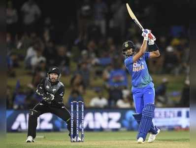 IND vs NZ 1st ODI: శతకం బాదిన శ్రేయాస్ అయ్యర్.. తొలి వన్డేలో కివీస్ టార్గెట్ 348 