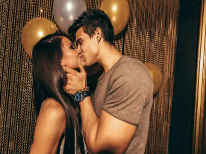 Kiss Day 2020 : Body m kya changes hote hai jab kiss karte hai - Weird  things that happen to your body when you kiss someone - Navbharat Times