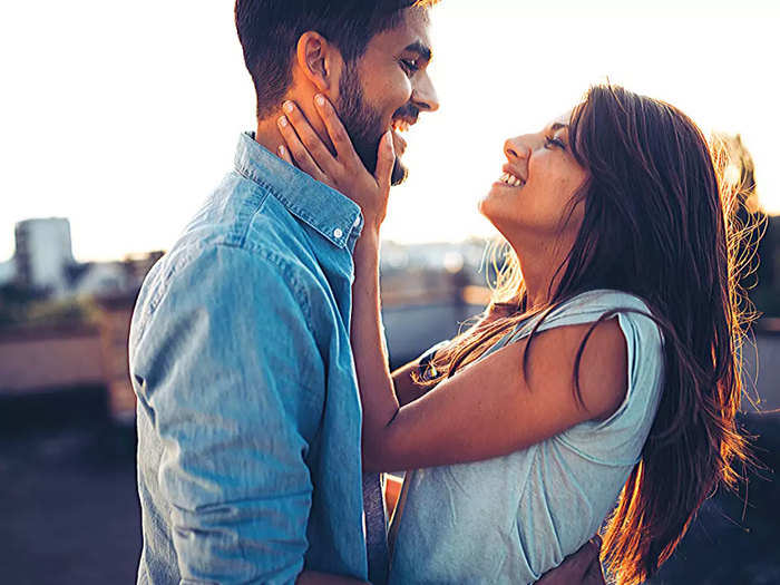 Pyaar Ke Side Effects प य र बन सकत ह ब म र इश क म पड त ह शर र म द खत ह य स इड इफ क ट स Research Says Love Can Make You Sick These Are The Side