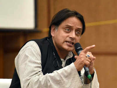 पुलवामा हमले के बहाने केंद्र सरकार पर बरसे शशि थरूर पुलवामा हमले के बहाने केंद्र सरकार पर बरसे शशि थरूर