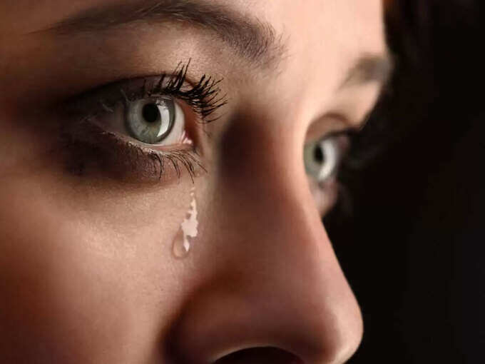 rone ke fayde: सिर्फ हंसना ही नहीं रोना भी सेहत के लिए है फायदेमंद, कैसे  यहां जानें - Navbharat Times
