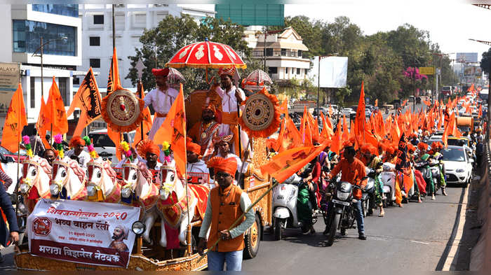 औरंगाबादमध्ये बुधवारी छत्रपती शिवाजी महाराज यांची जयंती मोठ्या उत्साहात साजरी करण्यात आली. यावेळी मराठा बिझनेस नेटवर्कतर्फे (एमबीएन) शहरातून भव्य चारचारी वाहन व दुचाकी फेरी काढण्यात आली. फेरीत महिलांची संख्या मोठी होती.