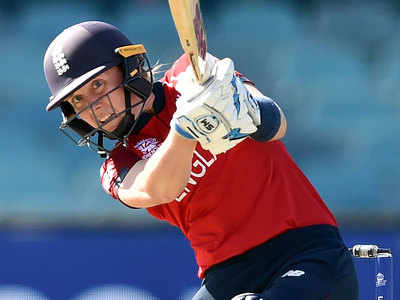 Womens T20 World Cup: हीदर नाइट की धांसू बैटिंग, 66 गेंदों में जड़ा तूफानी शतक 