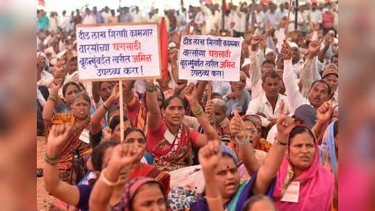 गिरणी कामगार धरणे फोटोओळ