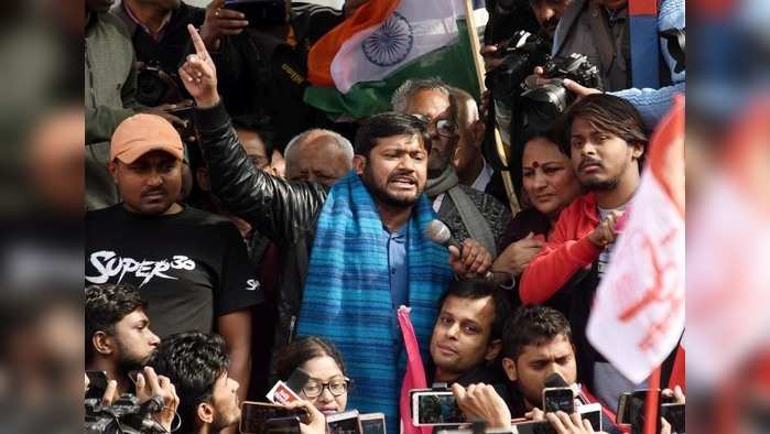 Former JNU president and CPI leader Kanhaiya Kumar addressing Bandh supporters at Dak Bunglow Crossing in Patna on Thursday during nationwide Bandh called by Left Parties against National Register of Citizens (NRC) and Citizenship Amendment Act (CAA).Pic by--K M Sharma, Patna (Bihar)