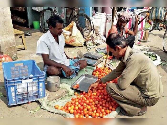 জল র দর ১০ ট ক য ম লছ দ ক জ টম ট 2 Kilo Tomato In 10 Rs At Katwa Eisamay