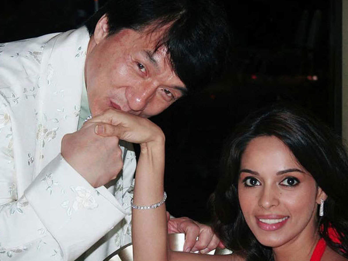 Mallika Sherawat And Jackie Chan Picture फ ट ज क च न और मल ल क श र वत क य अ द ज एक ब र द ख ए त सह Mallika Sherawat Shares A Picture With Jackie Chan Is Sure To