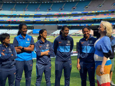 Women T20 World Cup: टीम इंडिया से यूं मिलीं अमेरिकन पॉप स्टार केटी पेरी 
