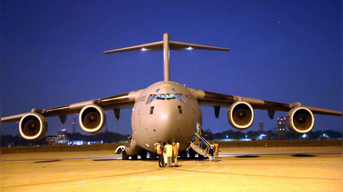 कोरोनावायरस: वायुसेना के विमान ने तेहरान से 58 भारतीय तीर्थयात्रियों को निकाला 