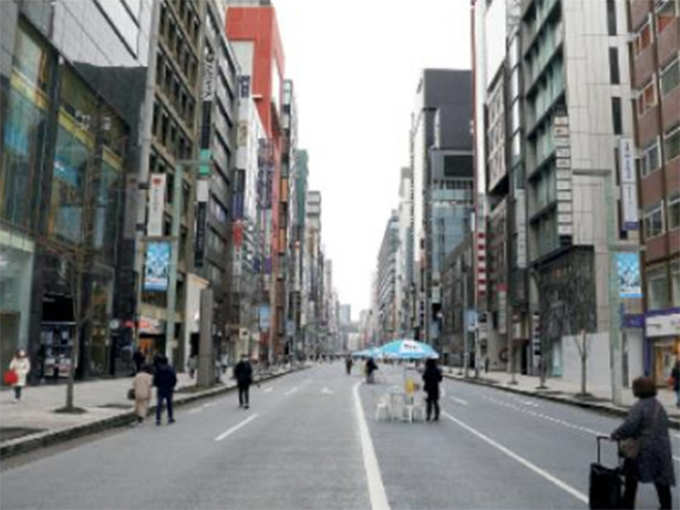 तोक्यो की सूनी सड़कें