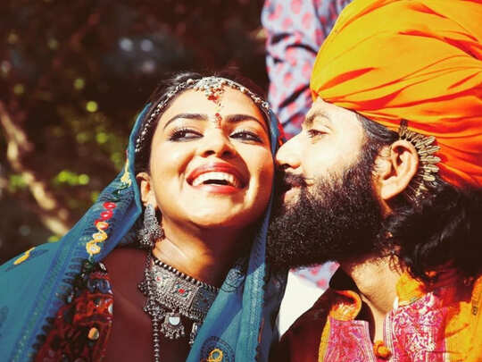 amala paul: அமலா பால், பவ்னிந்தர் சிங் வைரல் புகைப்படங்கள்: உண்மை இதோ - amala paul second marriage with singer bhavninder singh pics goes viral | Samayam Tamil