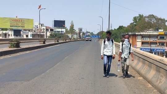 पायी प्रवास: साहेब, आम्हाला गावी जाऊ द्या!