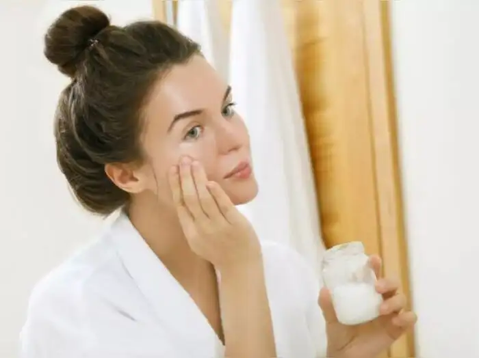 Night skin care routine :raat ko skin care kaise kare- सोने से पहले ऑयली  स्‍किन की ऐसे करें देखभाल - Navbharat Times