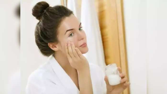 Skin Care Tips : झोपण्यापूर्वी तेलकट त्वचेची अशी घ्या काळजी, सकाळी चेहऱ्यावर दिसेल ग्लो 