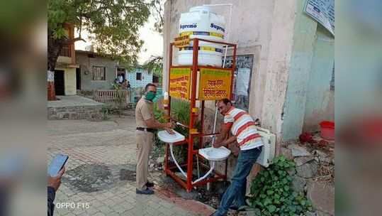 हस्ता गावात बसविले दोन सॅनिटायझर यंत्र