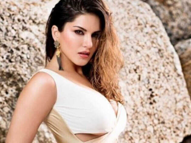 sunny leone signature dance moves: वीडियोः सनी ...