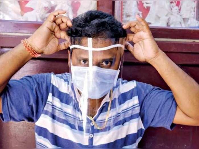 Coronavirus প রত ম নয কর ন স র র ধ স রক ষ ঢ ল ত র ত ব যস ত শ ল প Kumortuli Is Making Masks Amid Coronavirus Outbreak Eisamay