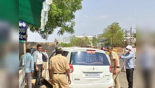 औरंगाबाद जिल्हा आरोग्य अधिकाऱ्याच्या गाडीत मद्यसाठा आणि ६ लाखांची रोकड