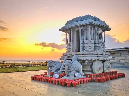 karnataka venugopala swamy temple, 70 सालों तक पानी में रहा है कर्नाटक का  यह अनोखा मंदिर - interesting facts about karnataka venugopala swamy temple  krs backwaters - Navbharat Times
