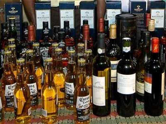 permission for liquor selling: sharab ke shaukeenon ke liye khushkhabri, 3  may ke baad khulengi dukanen lekin sharton ke sath: शराब के शौकीनों के लिए  खुशखबरी, 3 मई के बाद खुलेंगी दुकानें
