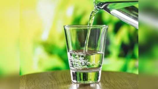 Water Health Benefits: दिवसभरात नेमके किती प्रमाणात पाणी प्यावे, वाचा ही माहिती