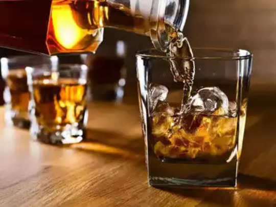 यूपी में महंगी हुई शराब, जानिये कितने बढ़े दाम -  liquor-becomes-more-costly-in-uttar-pradesh | Economic Times Hindi