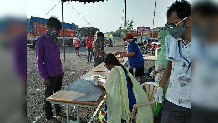 महाराष्ट्रातून नगरमार्गे उत्तर भारतात परतणाऱ्या श्रमिकांसाठी नगरच्या स्वयंसेवी संस्थांनी मिशन राहत नावाने मदत केंद्र सुरू केले आहे.