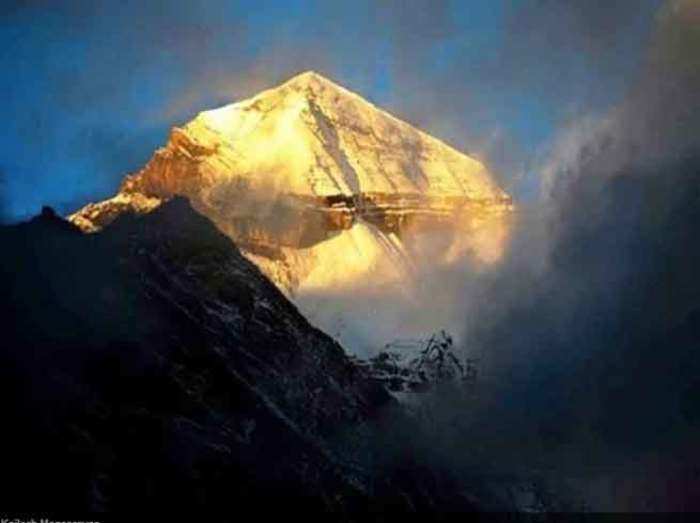 Mount Kailash: अब अपने देश से ही कर सकते हैं कैलास पर्वत के दर्शन - now pilgrims can visit mount kailas | Navbharat Times