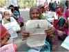 राशन पर शासन की खुली पोलः कार्ड है पर नहीं मिल रहा सामान, बुजुर्ग महिलाओं ने किया चक्का जाम 