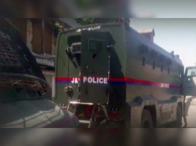 पुलवामा में आतंकी हमला, CRPF और पुलिस टीम पर ताबड़तोड़ फायरिंग