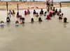 केन नदी में अवैध खनन के खिलाफ महिलाओं ने किया 'जल सत्याग्रह', कार्रवाई की मांग 