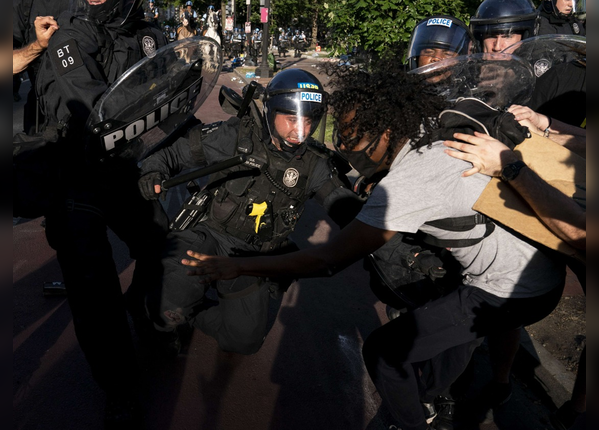 वॉशिंगटन में लगा कर्फ्यू, ह‍िंंसक प्रदर्शन जारी