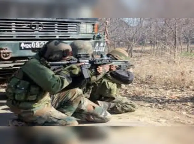 जम्मू-कश्मीर: शोपियां में मुठभेड़ जारी, 4 आतंकी घिरे